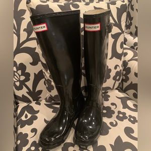 Hunter tall gloss boots.